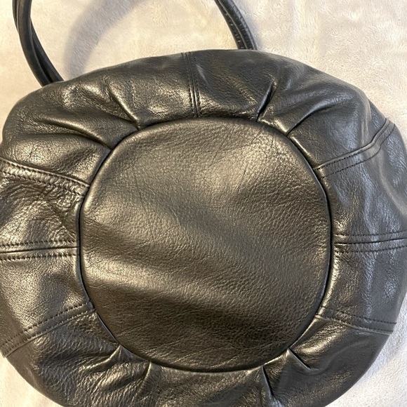 B Makowsky Large Soft Black Leather Shoulder Purse Bucket Bag - Picture 3 of 15